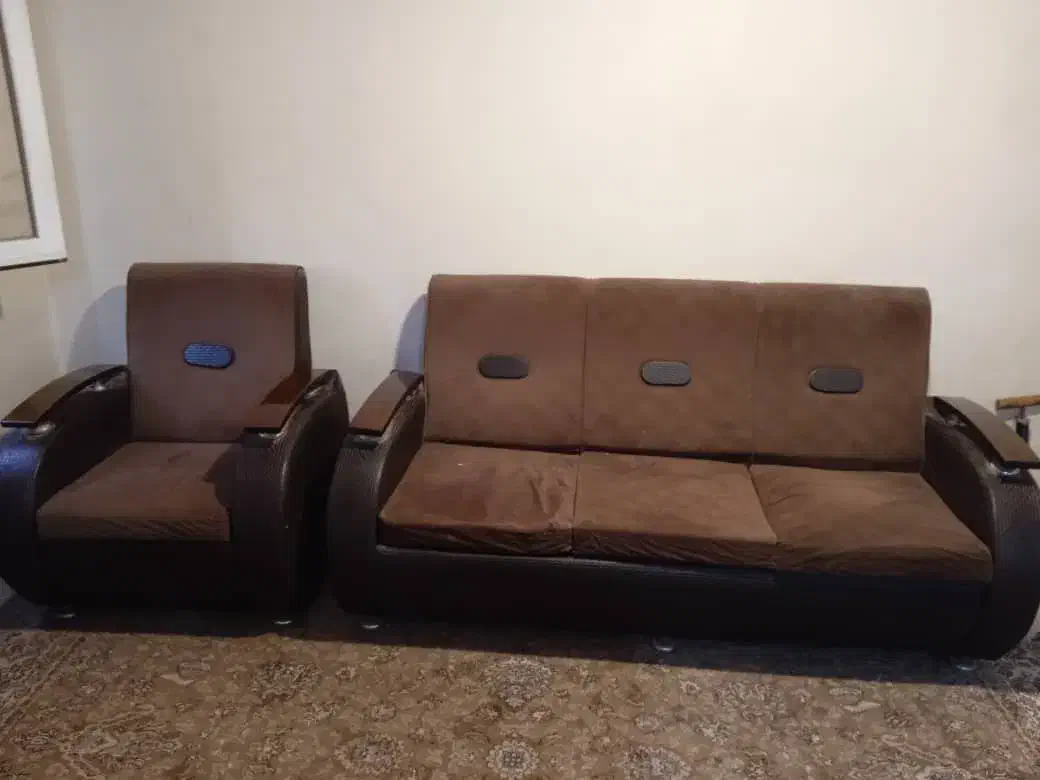 فروش مبل ۷ نفره دسته چوبی|مبلمان خانگی و میز عسلی|کرج, کوی کارمندان شمالی|دیوار