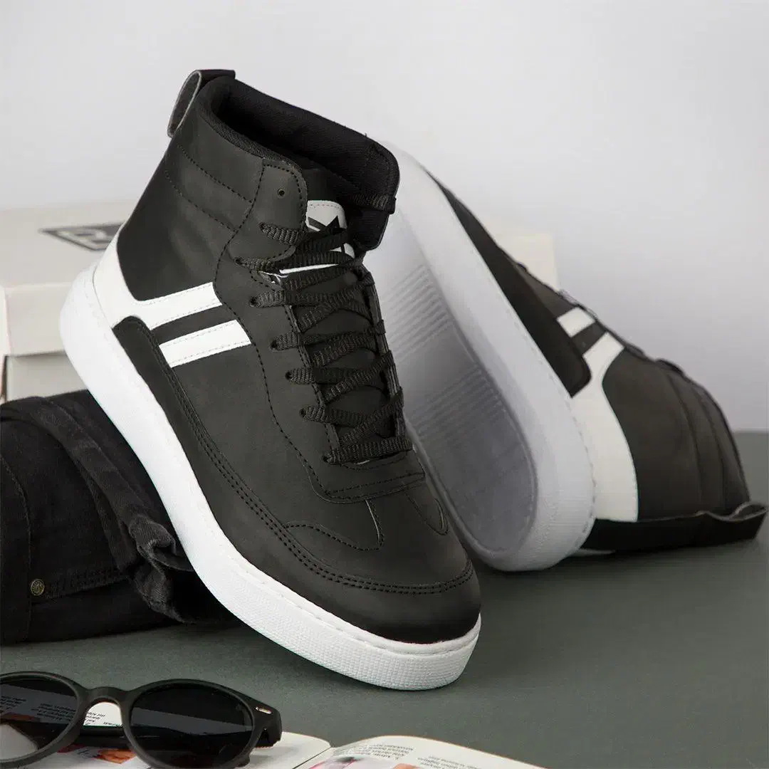 کفشش|کیف، کفش، کمربند|بم, |دیوار