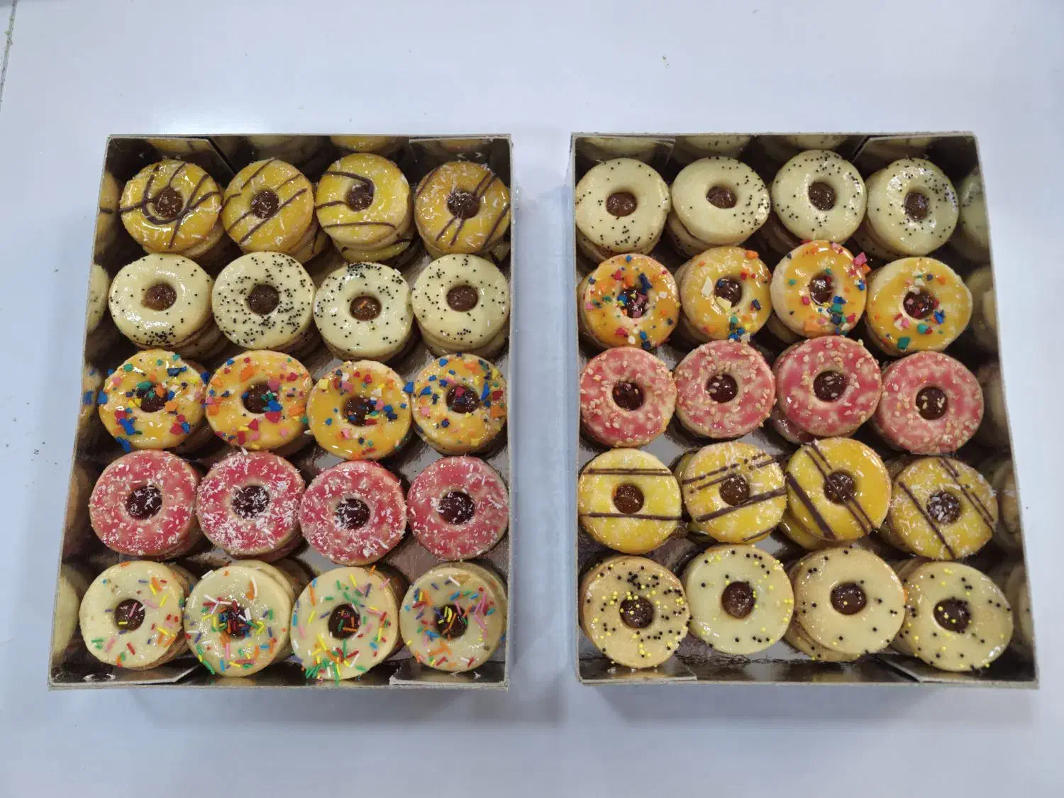 *( نیروی خانم جهت کار در کارگاه قنادی )*|استخدام خدمات فروشگاه و رستوران|بروجن, |دیوار