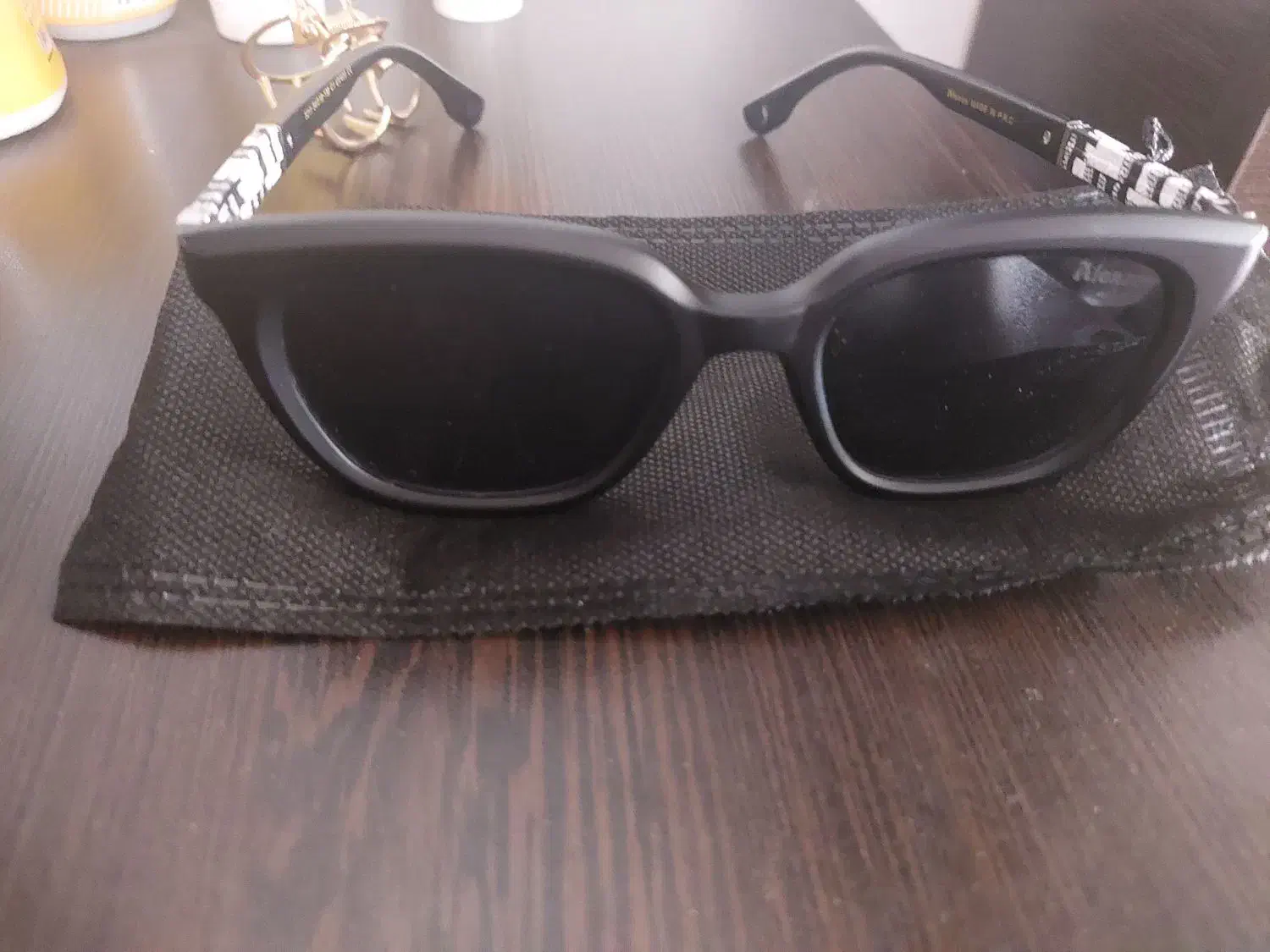 عینک|کیف، کفش، کمربند|شیراز, کوشک میدان|دیوار