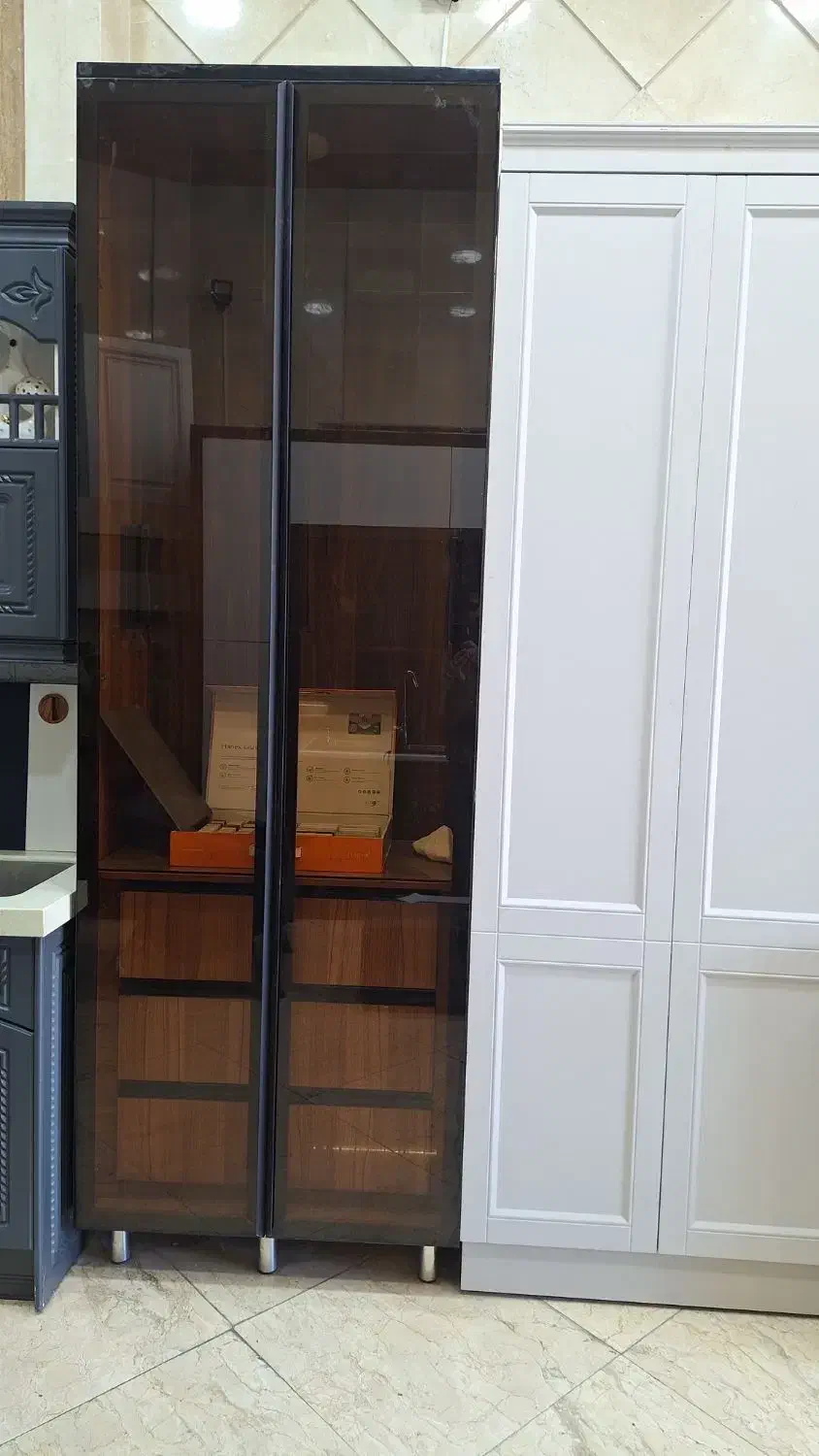 ویترین درب شیشه‌ای|جاکفشی، کمد، دراور|اندیشه, اندیشه فاز ۳|دیوار