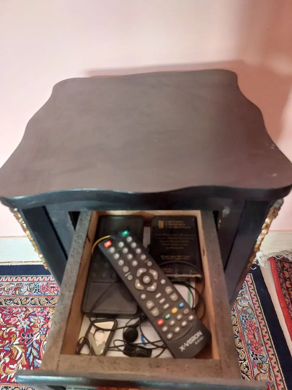 فروش میز کوچک کاملا سالم و تمیز|مبلمان خانگی و میز عسلی|زنجان, |دیوار