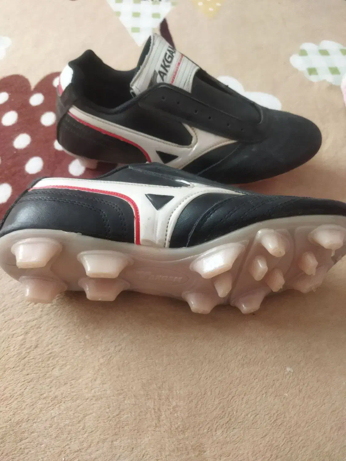 کفش ورزشی (فوتبال)|تجهیزات ورزشی|ازنا, |دیوار