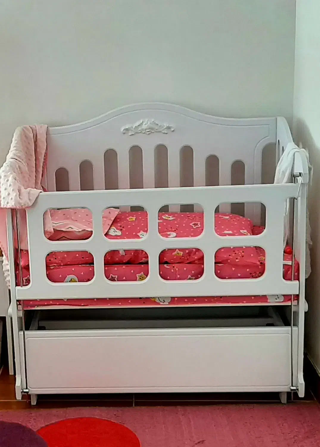 تخت کنار مادر|تخت و سرویس خواب|خلخال, |دیوار