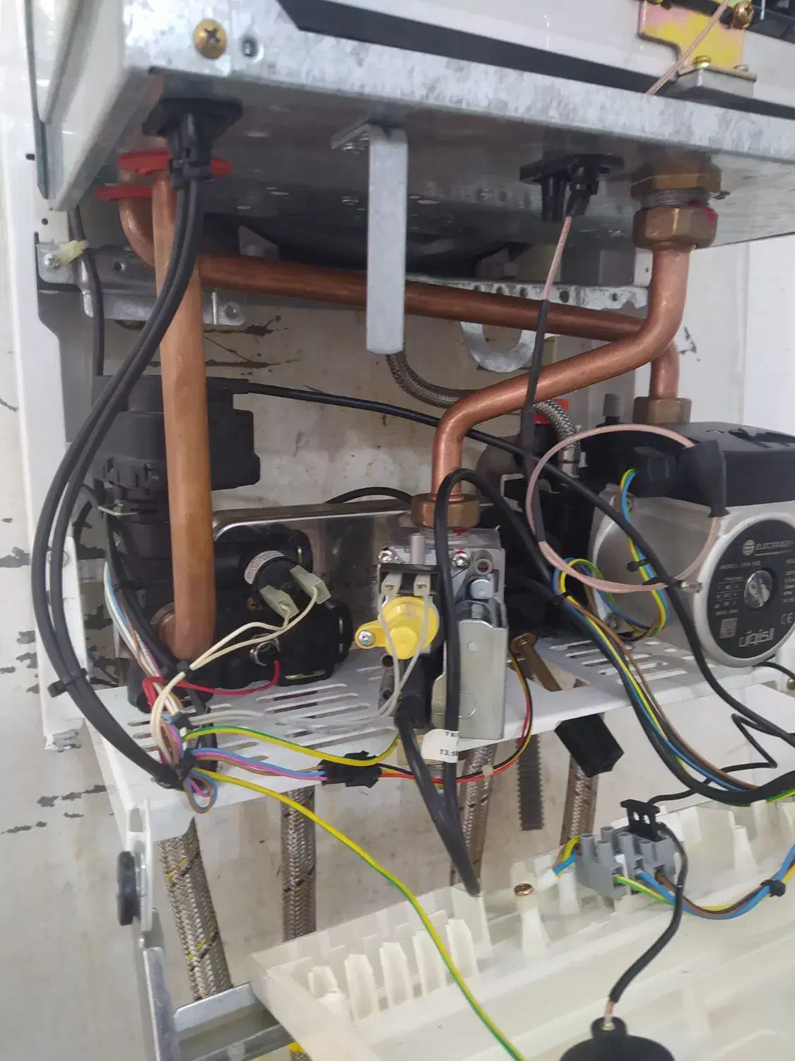 خدمات نصب و تعمیر پکیج،رادیاتور و آبگرمکن|خدمات پیشه و مهارت|گرگان, |دیوار