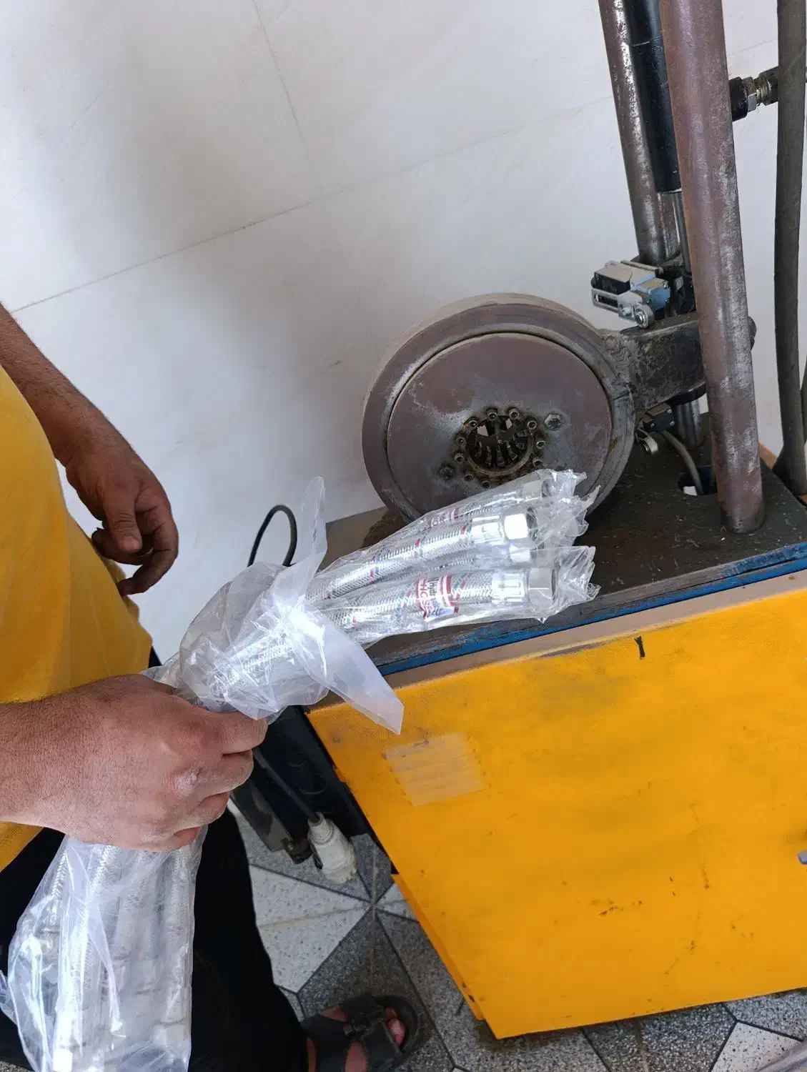 شلنگ دستشوئی و آبگرمکن|آبگرمکن، پکیج، شوفاژ|اهواز, نادری|دیوار