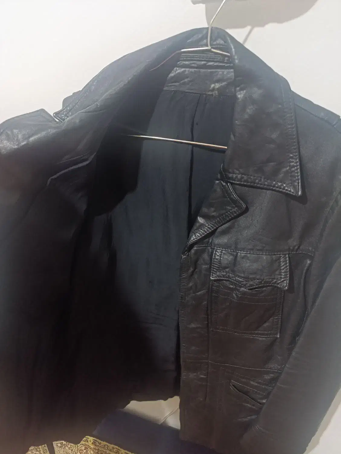 کت چرم درحد نو|لباس|صحنه, |دیوار