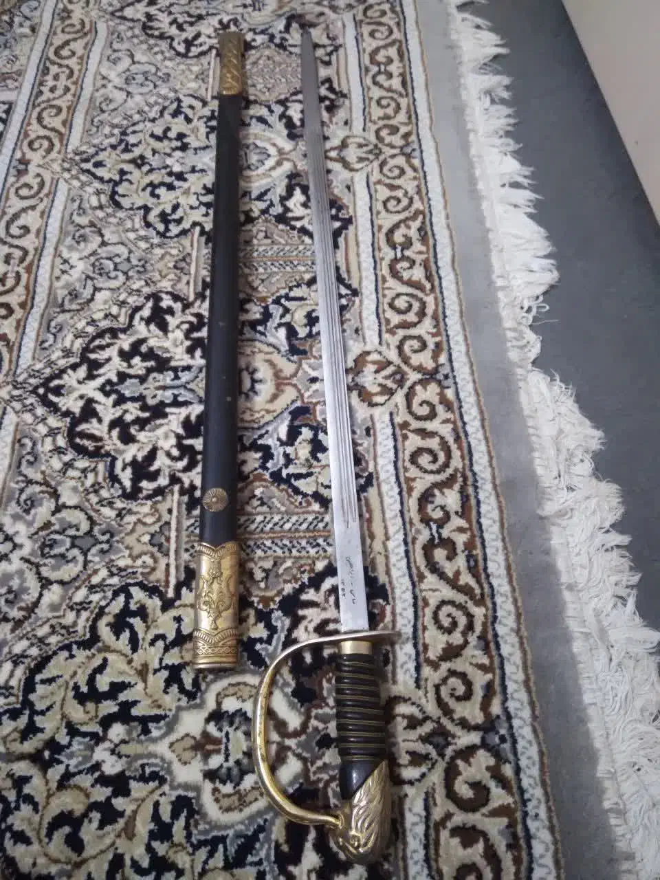 شمشیر سان عتیقه از سال۱۳۵۲|کلکسیون اشیاء عتیقه|قم, دروازه ری|دیوار