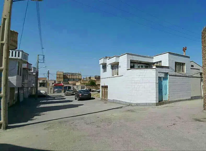 حیاط مسکونی/زیرقیمت/شقایق/دونبش|فروش خانه و ویلا|مرند, |دیوار