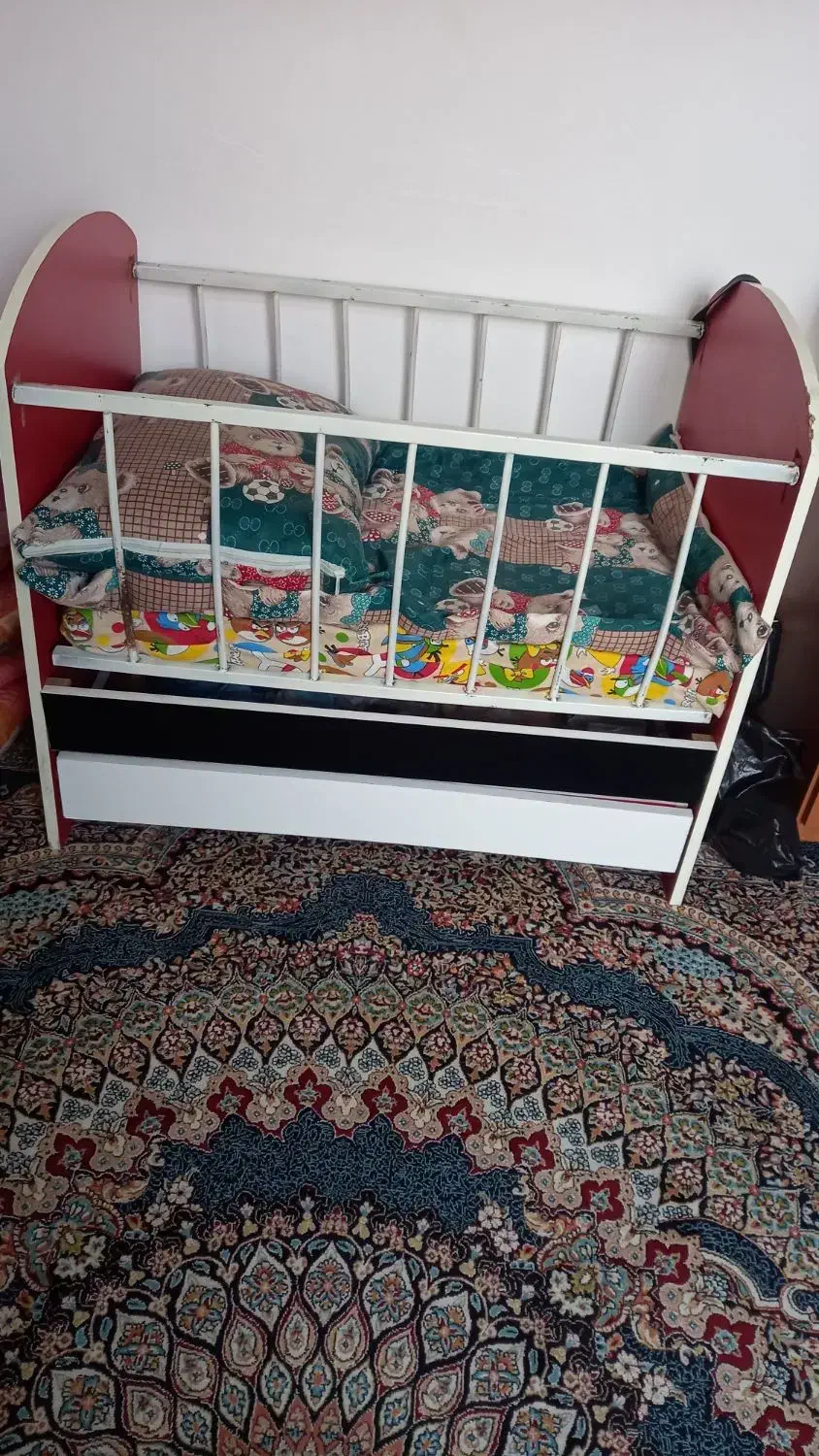 تخت نوازد نونو وسالم زیاد استفاده نشده|اسباب و اثاث بچه|ارطه, |دیوار