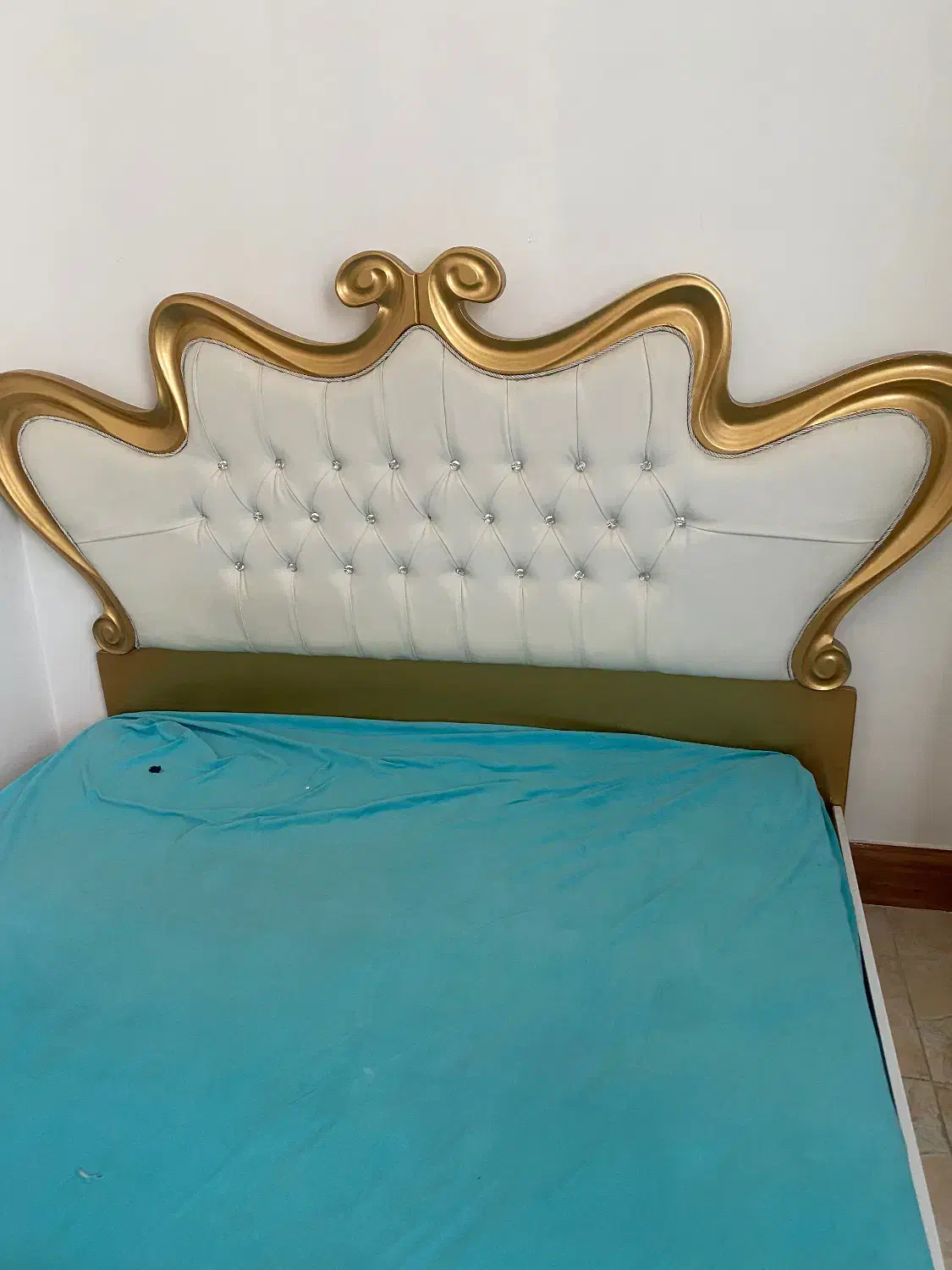 تخت دونفره تشک طبی سالم تمییز|تخت و سرویس خواب|قرچک, میرزائی جنوبی|دیوار