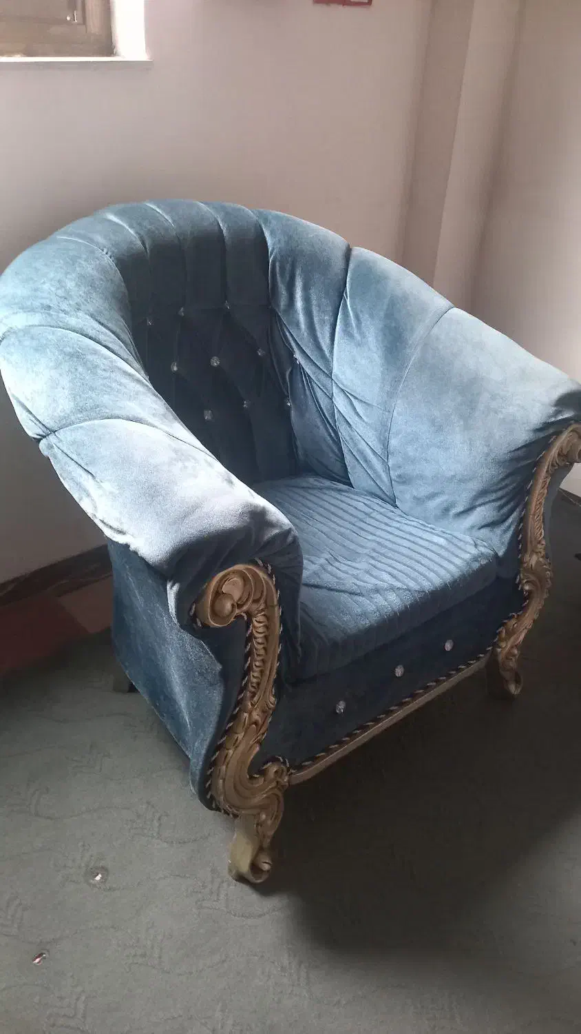 یک عدد مبل تکی آبی|مبلمان خانگی و میز عسلی|رودسر, |دیوار