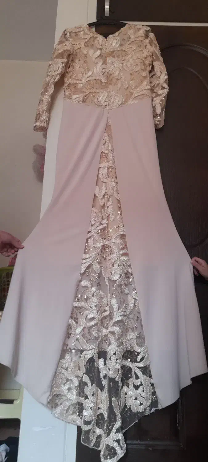 لباس مجلسی|لباس|رودهن, |دیوار