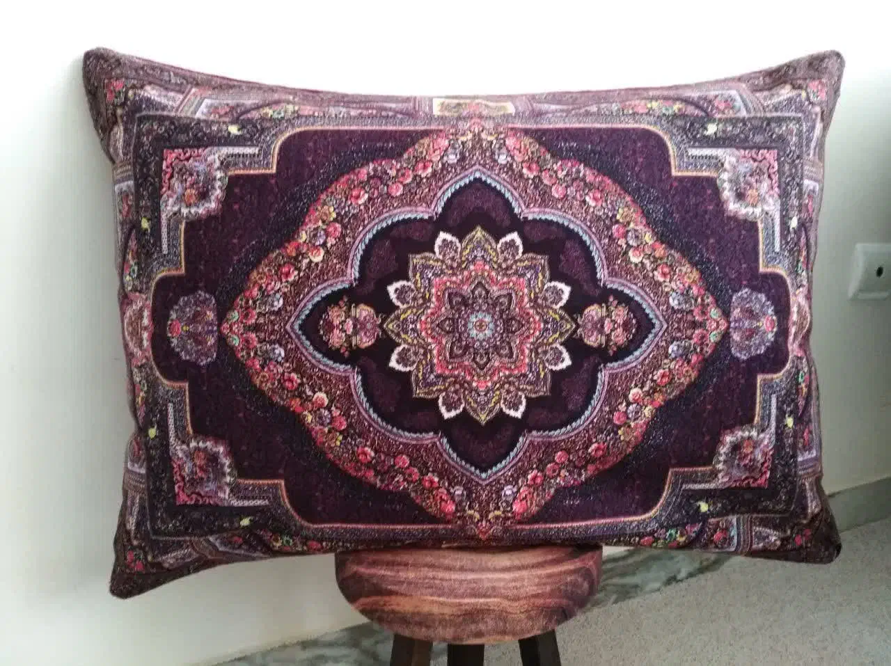 روبالشتی|رختخواب، بالش، پتو|دماوند, گیلاوند|دیوار