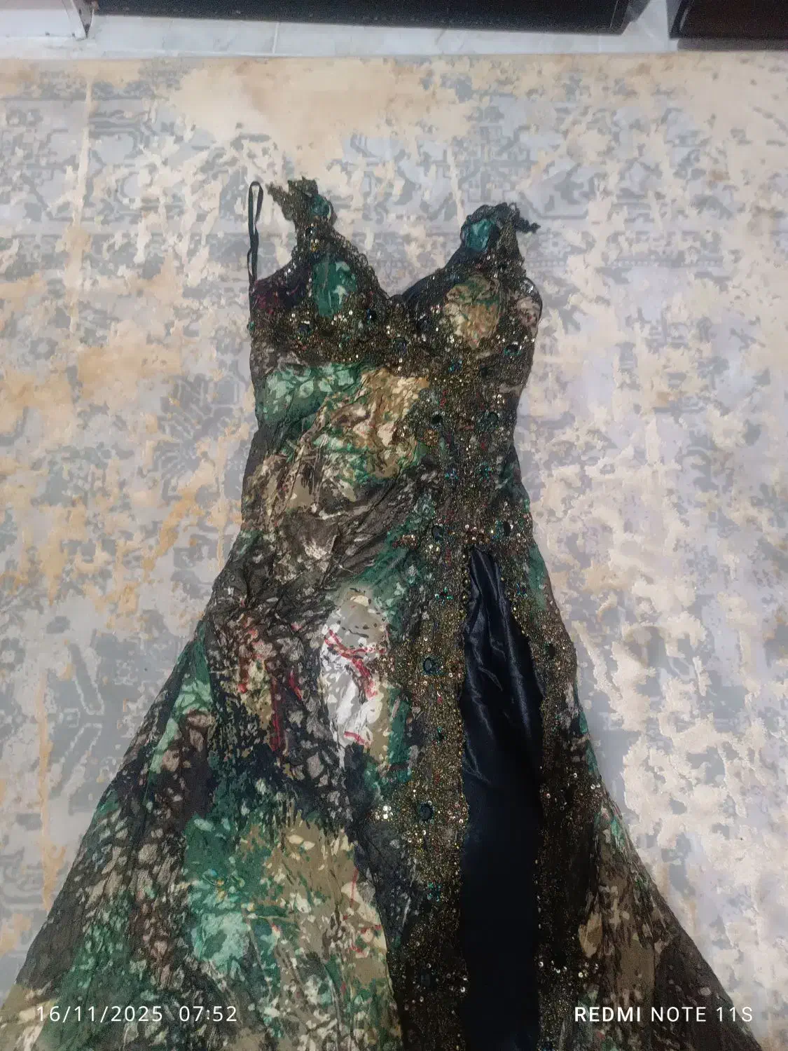 لباس مجلسی|لباس|محلات, |دیوار