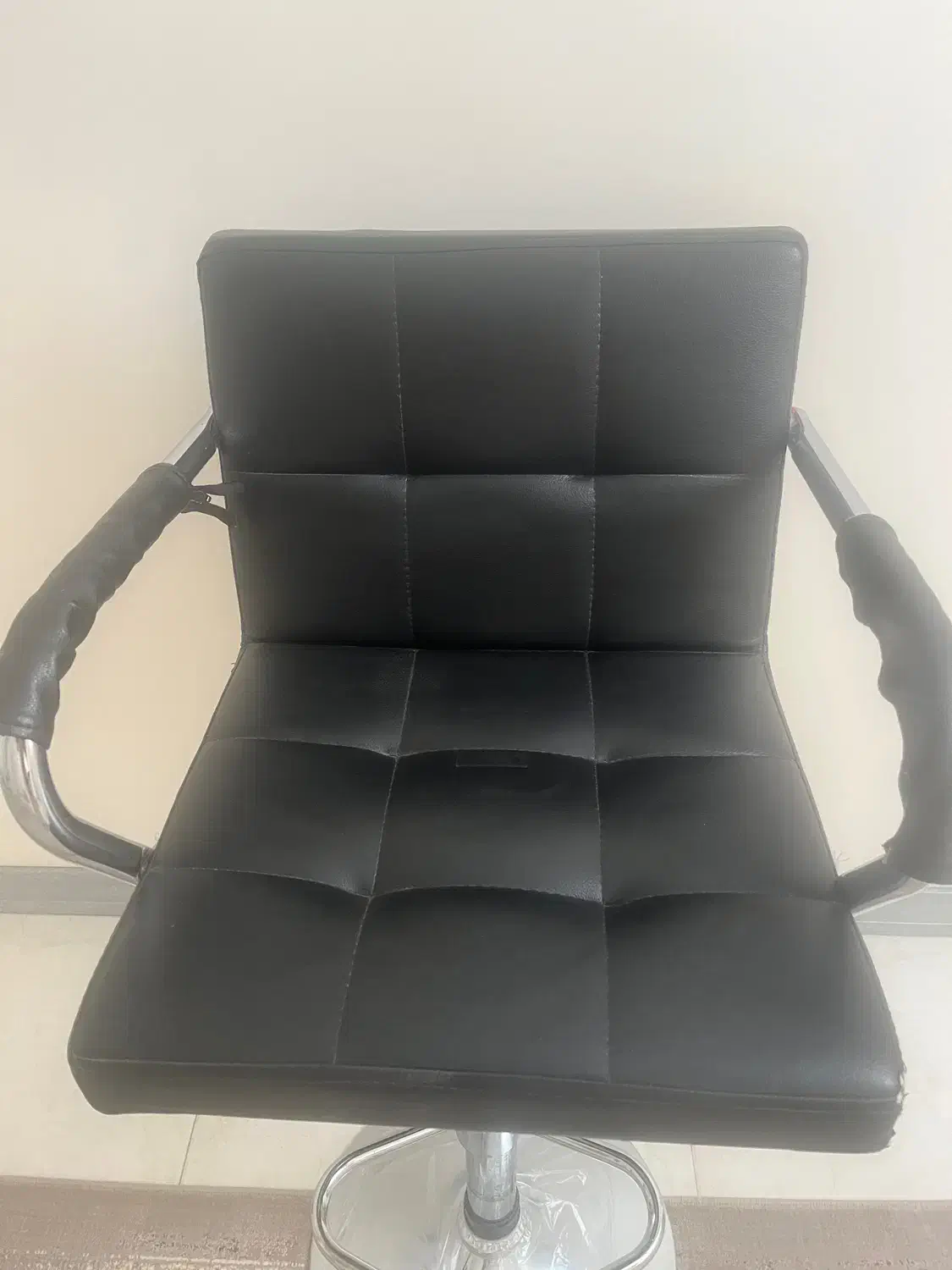 صندلی چرم نو|دفتر کار|شاهین‌شهر, شهرک پردیس|دیوار