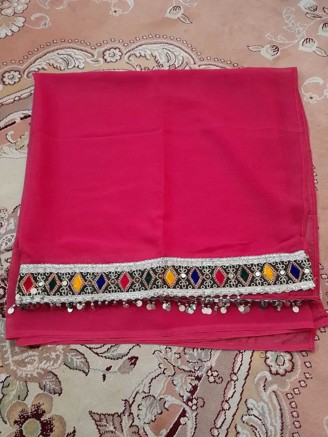 لباس گند افغانستانی|لباس|قم, نیروگاه|دیوار