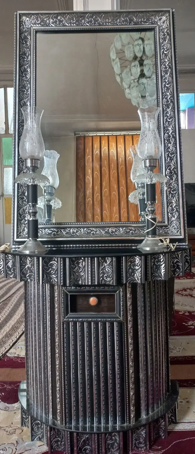 آینه چراغ|آینه|کاشان, باغ ماجد|دیوار