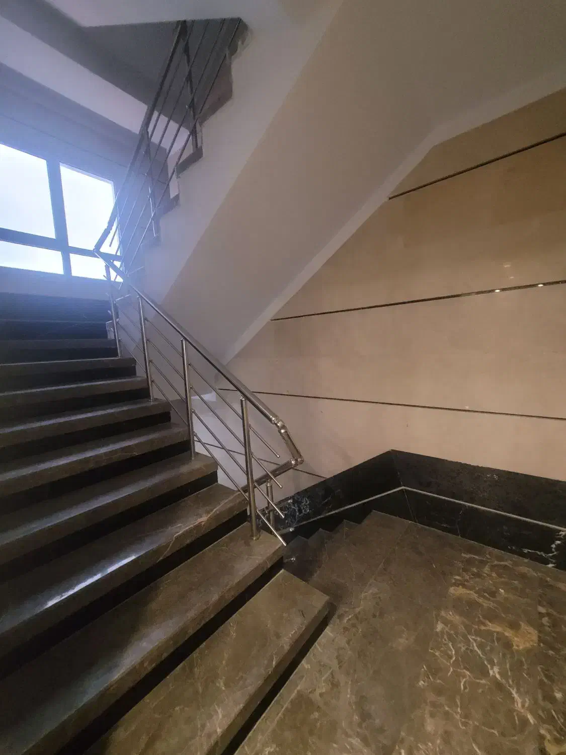 خ بخشی واحد۱۳۰متری سه خوابه شیک/نما مدرن|فروش آپارتمان|نوشهر, |دیوار