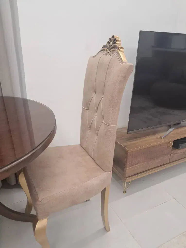 سلام میز چوبی ودوتا صندلی چوبی|میز و صندلی غذاخوری|صدرا-فارس, فاز ۱|دیوار