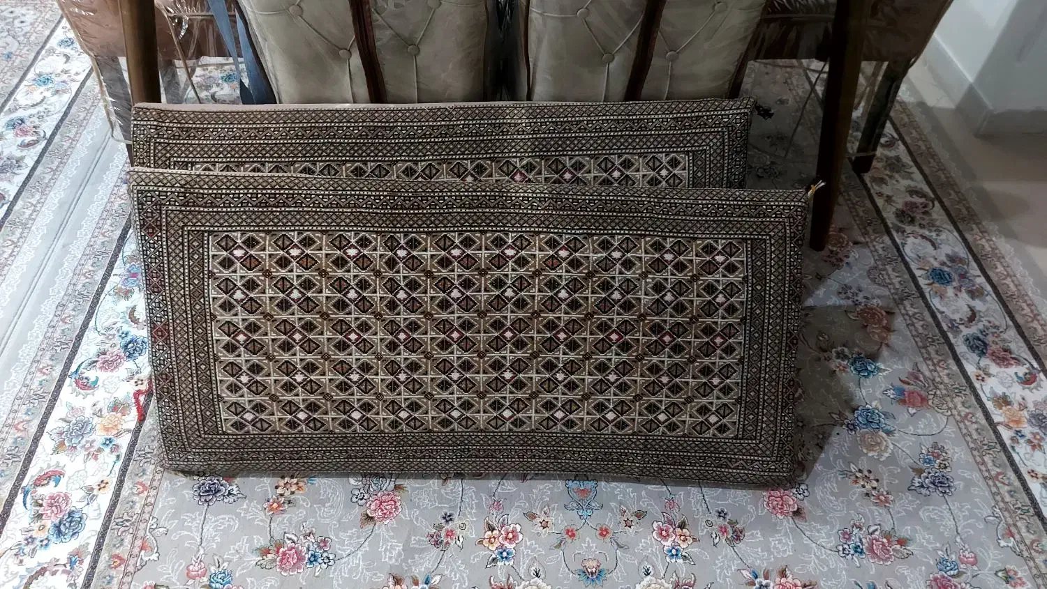 ۲ عدد پشتی|پشتی|کرج, شهرک ولیعصر|دیوار