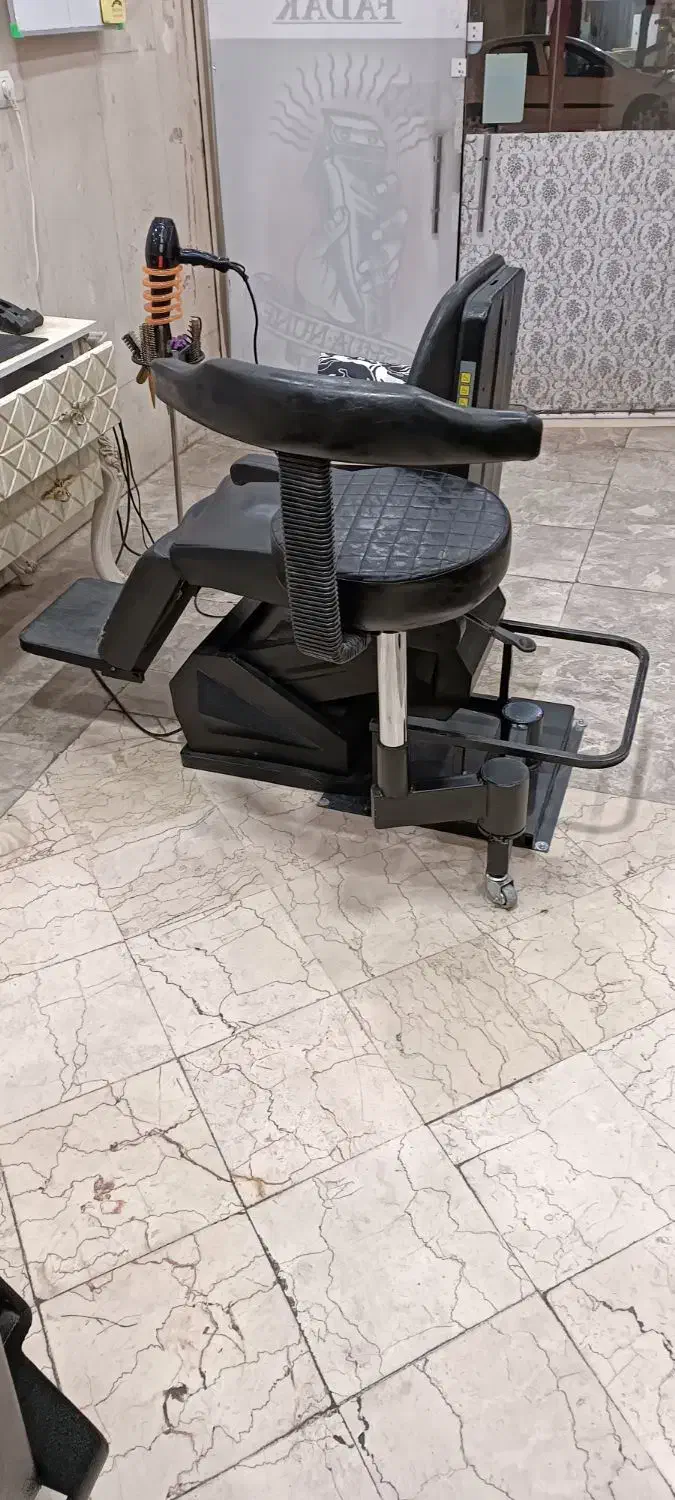 صندلی باربر|آرایشگاه و سالنهای زیبایی|تهران, پرستار|دیوار