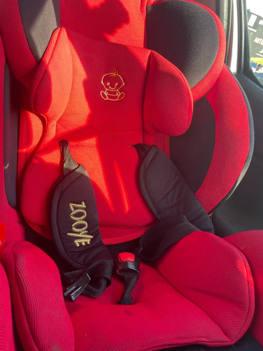 صندلی ماشین زویی|تخت و صندلی بچه|قائم‌شهر, |دیوار