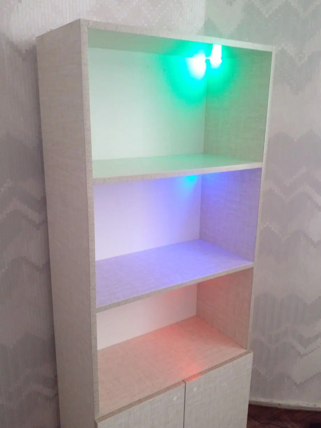 کتابخانه|کتابخانه، شلف، قفسه‌های دیواری|همدان, |دیوار