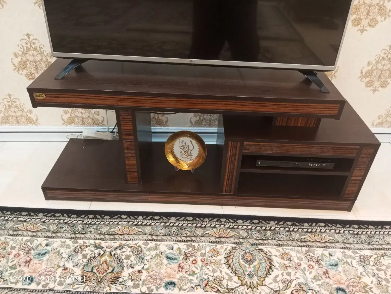 میز تلویزیون سالم|میز تلویزیون|اندیشه, اندیشه فاز ۱|دیوار