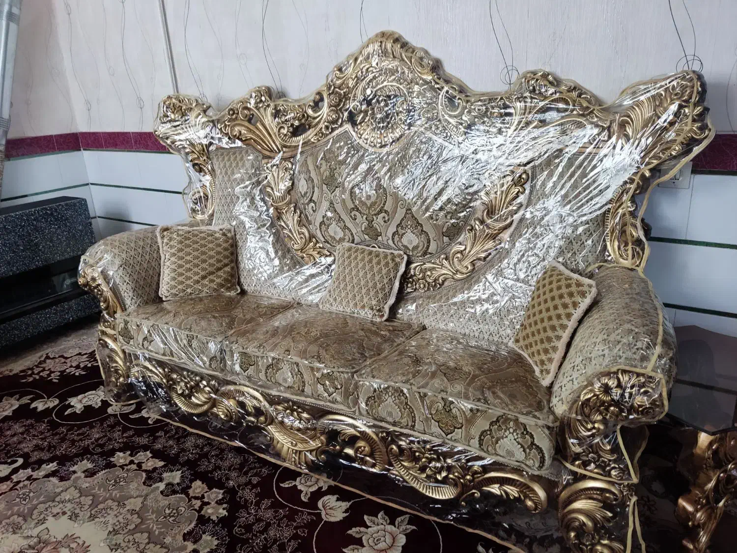 مبل ۹نفره و شزلون|مبلمان خانگی و میز عسلی|تویسرکان, |دیوار