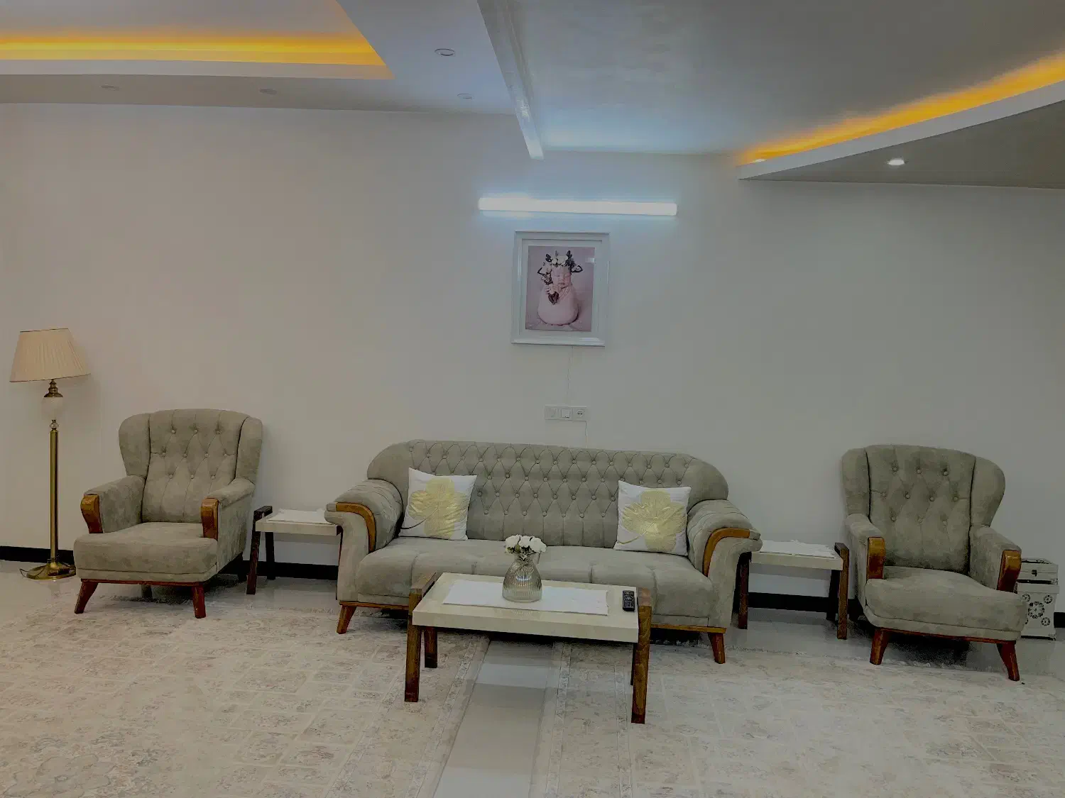 مبل هفت نفره با جلو مبلی‌ و سه عددمیز عسلی کاملانو|مبلمان خانگی و میز عسلی|بابل, |دیوار