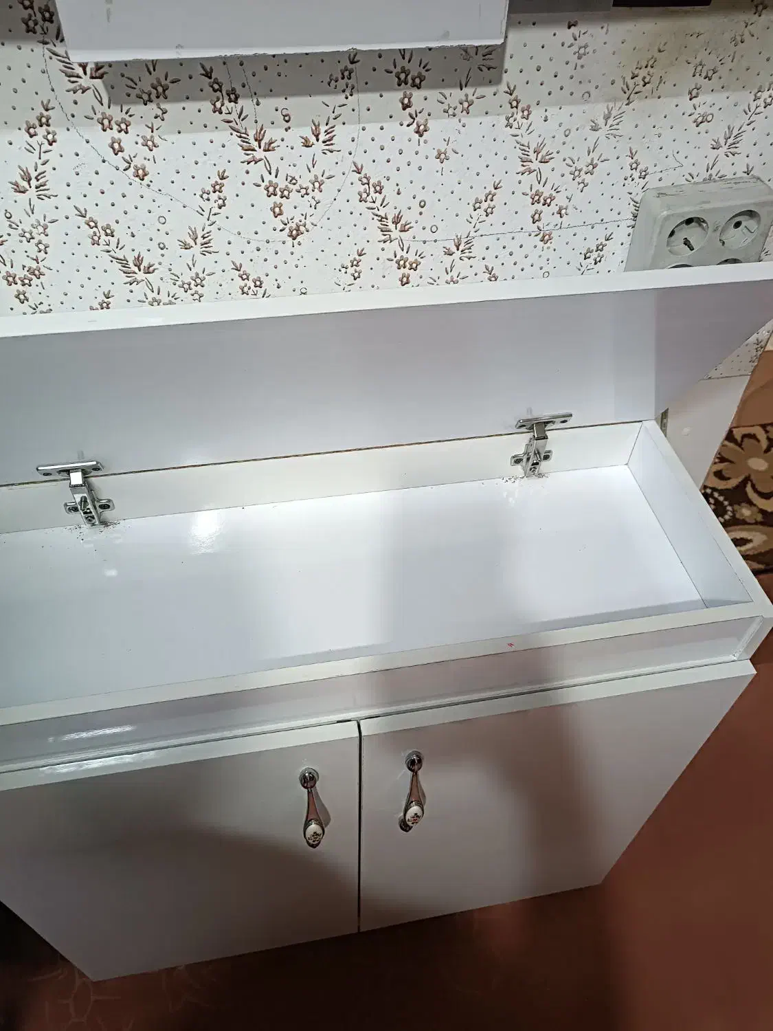 جاکفشی نو. مناسب جهیزیه. رنگ سفید|جاکفشی، کمد، دراور|مشهد, رسالت|دیوار