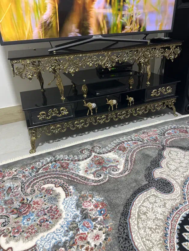 میز تلوزیون برنج خیلی تمیز و بدونه شکستگی|میز تلویزیون|گنبد کاووس, |دیوار