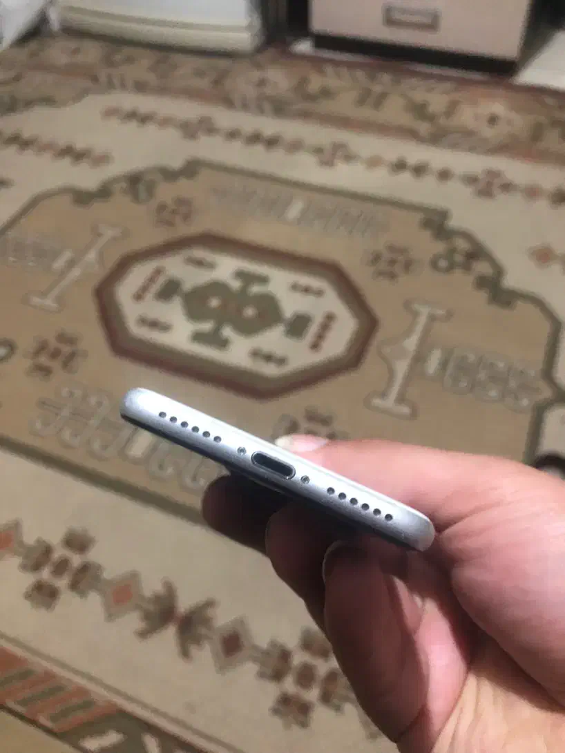 iPhone SE 128 lla سفید و تمیز|موبایل|اصفهان, ملک‌شهر|دیوار