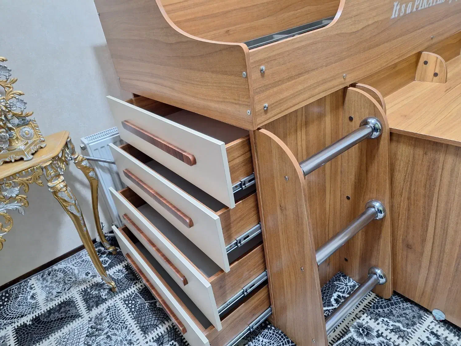 تخت ومیز تحریر  بهترین جنس شرکتی|تخت و سرویس خواب|ساوه, |دیوار