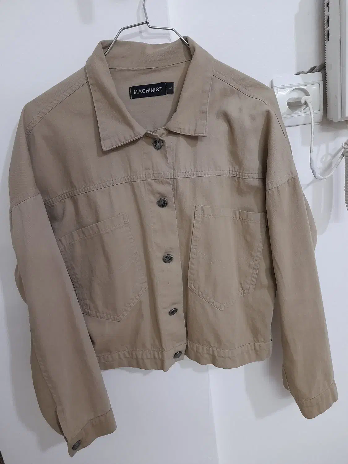 کت دخترانه|لباس|شهریار, کهنز|دیوار