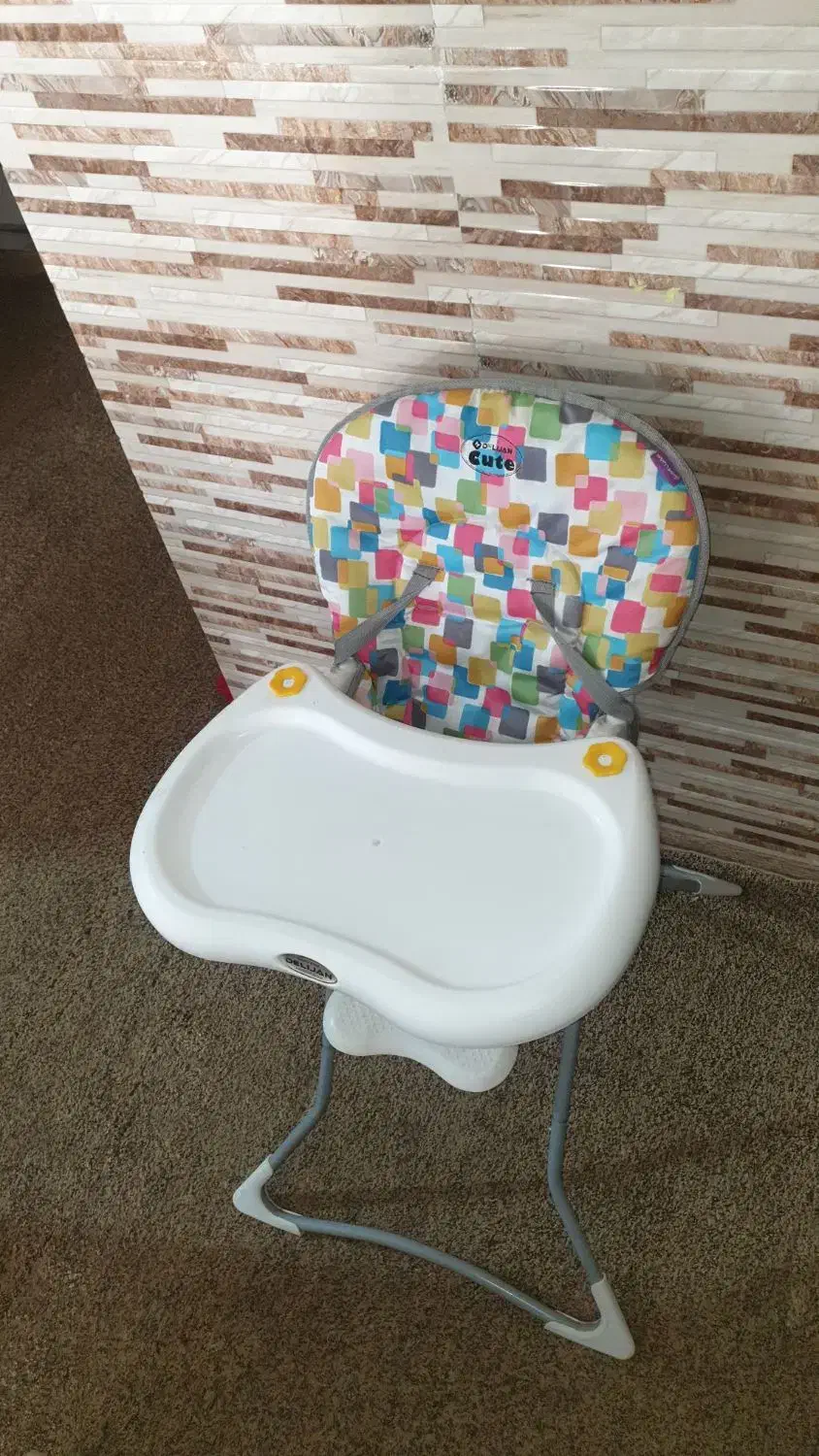 صندلی غذاخوری|تخت و صندلی بچه|شیراز, درکی|دیوار