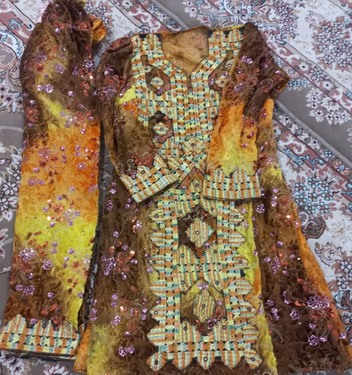 لباس بلوچی|کفش و لباس بچه|گنبد کاووس, |دیوار