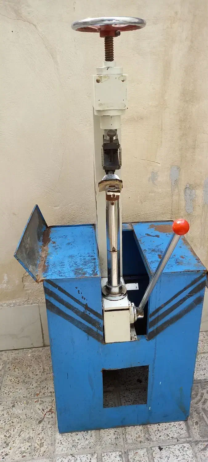 پاشنه میخکن خارجی|ابزارآلات|تهران, خزانه|دیوار