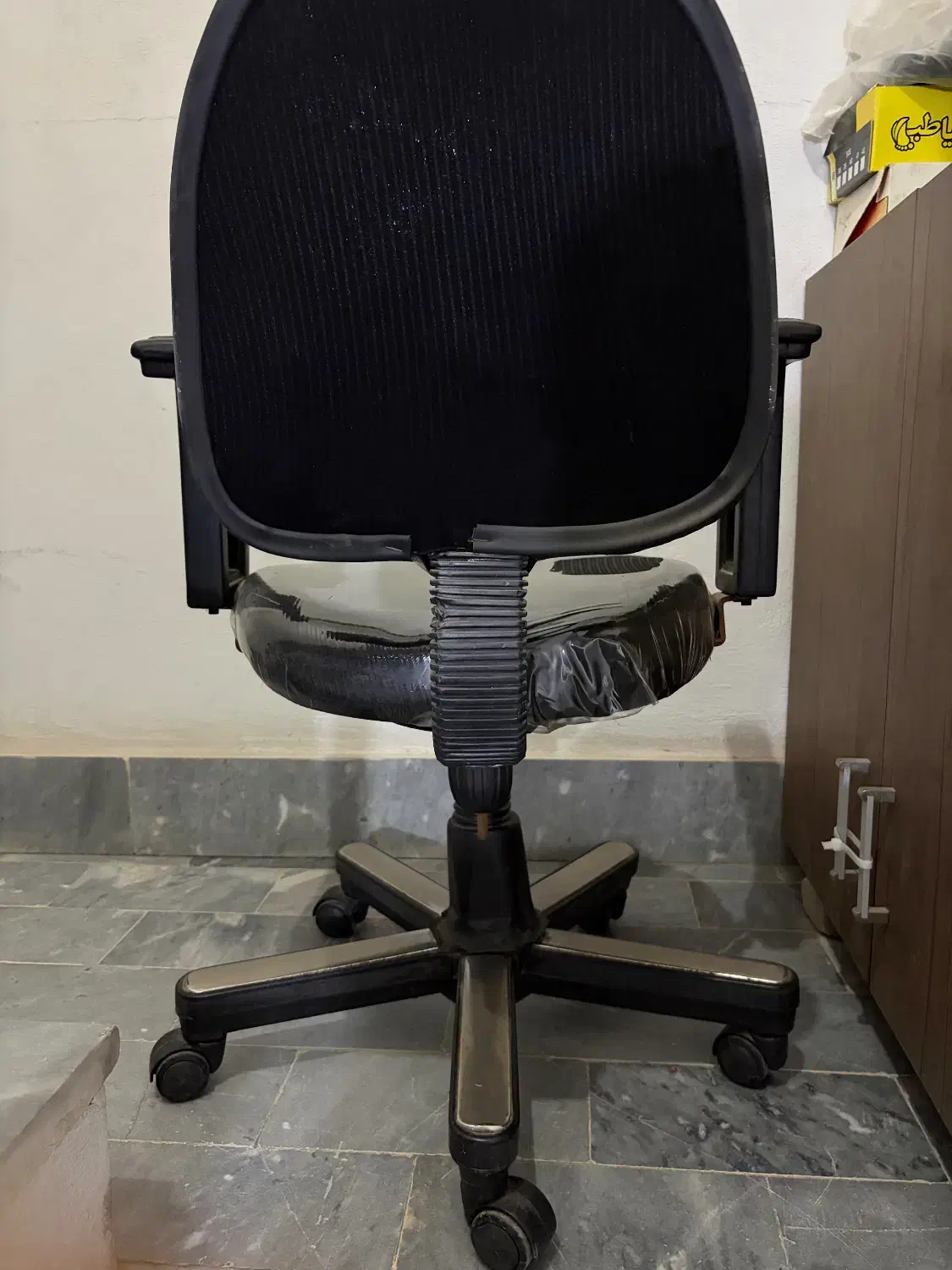 صندلی گردان اداری|صندلی و نیمکت|لنگرود, |دیوار