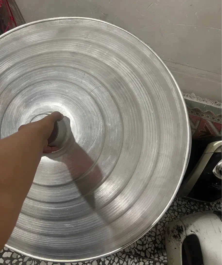 یک عدد قابلمه بزرگ|ظروف پخت‌وپز|کرمان, |دیوار