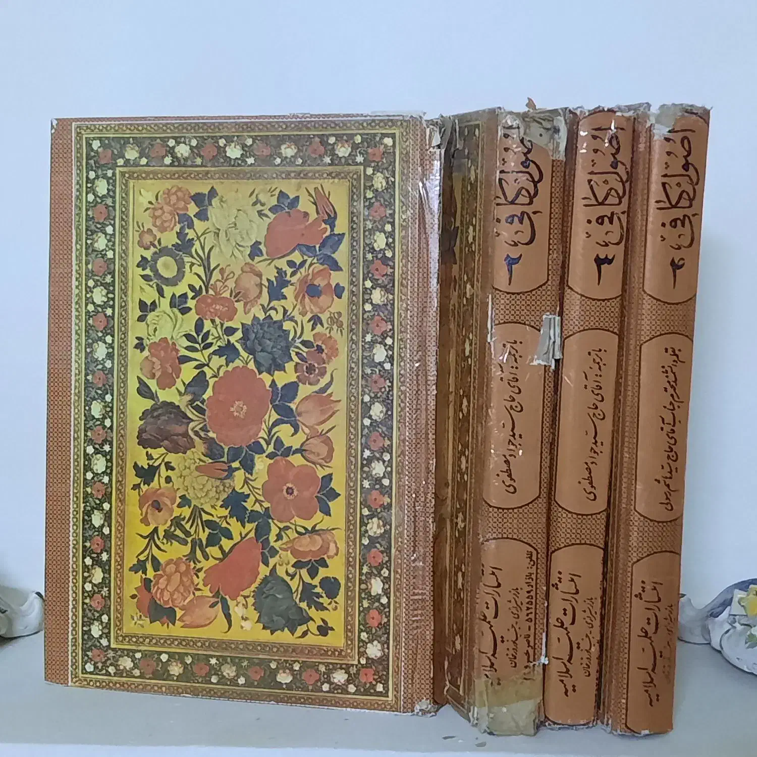 مجموعه ۴ جلدی کتاب اصول کافی قدیمی|کلکسیون اشیاء عتیقه|اصفهان, آبشار|دیوار