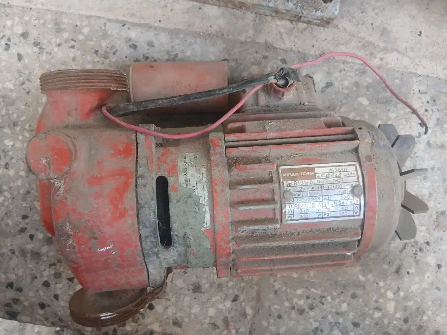 پمپ آب آبی ۱ونیم وپنپ آب قرمز نیم سالم|آبگرمکن، پکیج، شوفاژ|گرگان, |دیوار