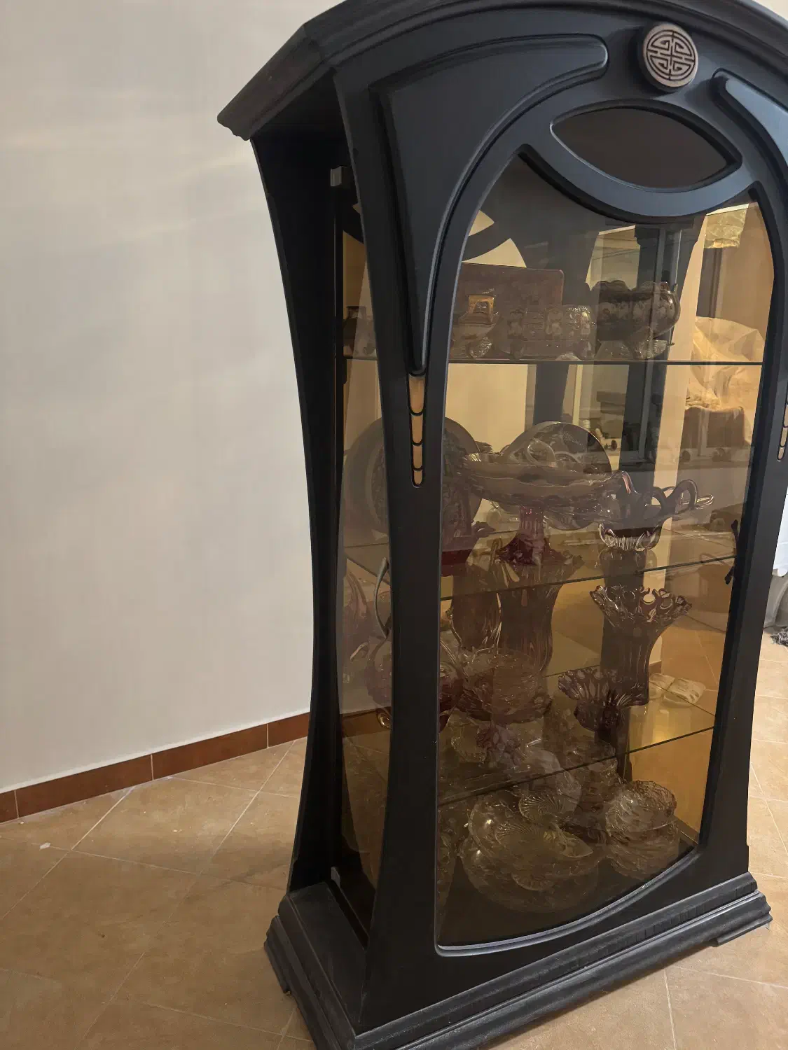 بوفه بزرگ بدون وسایل داخل|بوفه، ویترین، کنسول|رشت, گلسار|دیوار