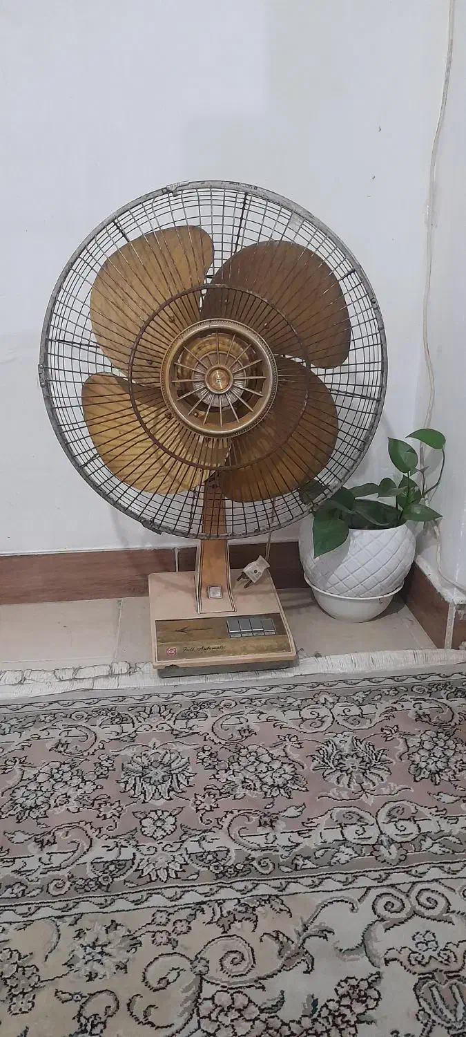 پنکه قدیمی سالم|پنکه و تصفیهکنندهٔ هوا|رشت, دیانتی|دیوار