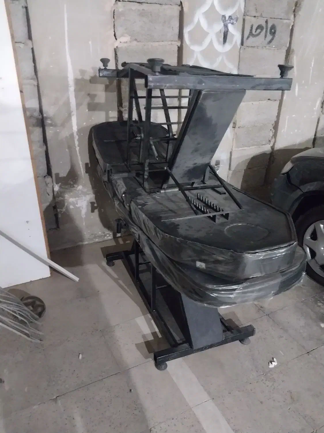 دوعدد تخت تا شو دستی آرایشی و ۳ عدد صندلی|آرایشگاه و سالنهای زیبایی|هشتگرد, فاز ۳ مهستان|دیوار