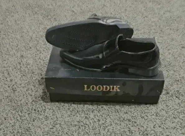 کفش نو|کیف، کفش، کمربند|شوش, |دیوار