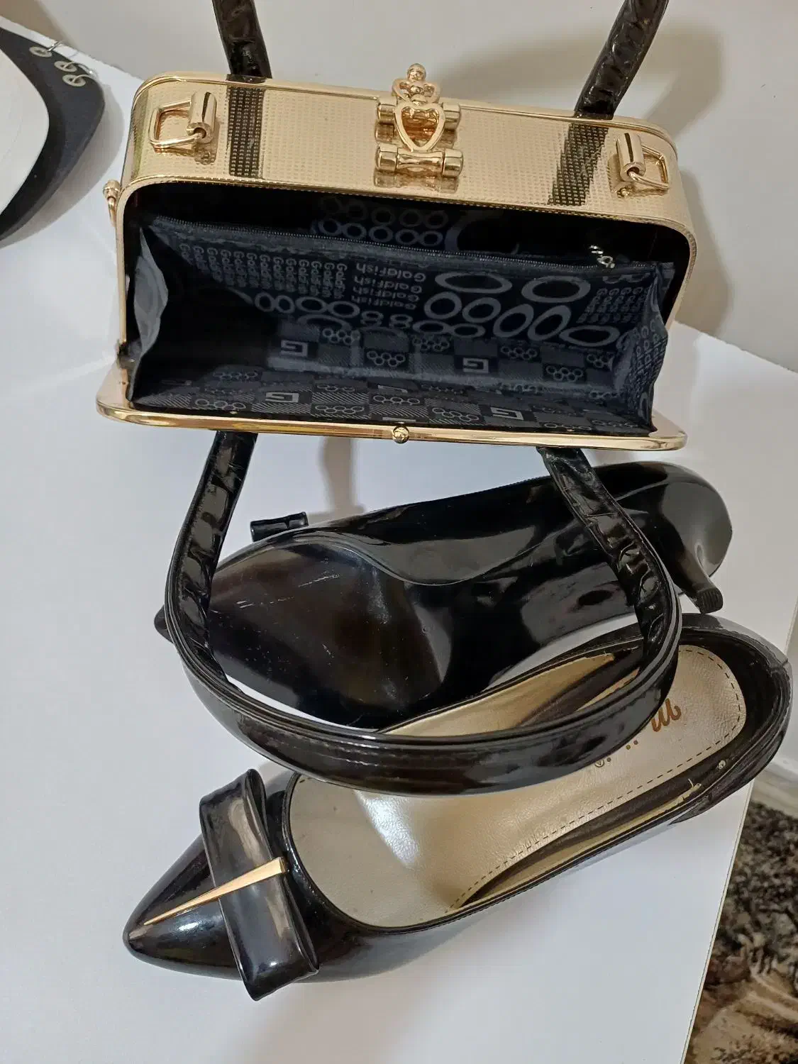 کیف و کفش ورنی اصل|کیف، کفش، کمربند|رباط‌کریم, رباط‌کریم|دیوار