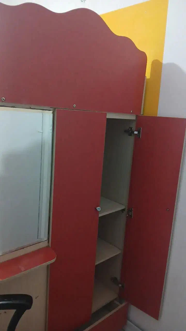 تخت دو طبقه|تخت و سرویس خواب|هشتگرد, فاز ۱ مهستان|دیوار