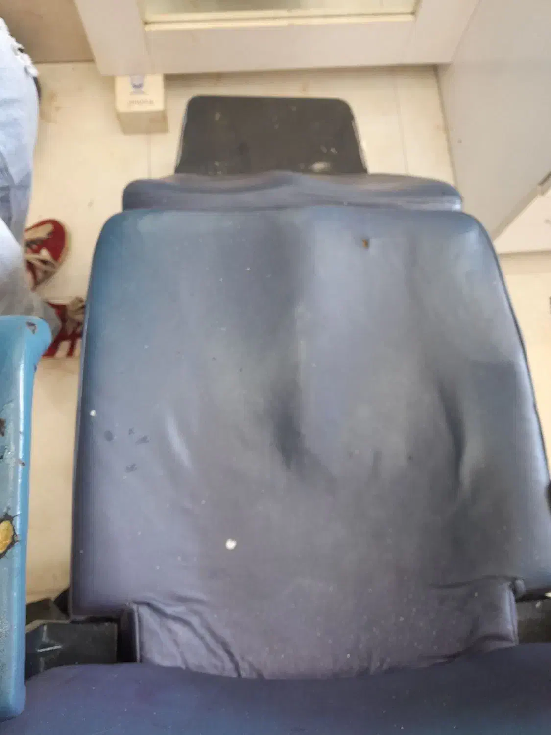 صندلی آرایشگاهی|آرایشگاه و سالنهای زیبایی|فومن, |دیوار